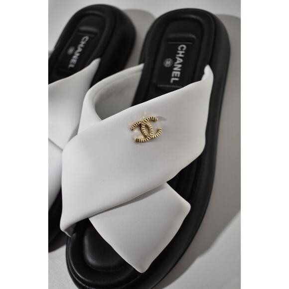 Chanel Black White Fabric Criss Cross Puffy CC Logo Slide Mule Sandal Flat 38 - Picture 7 of 12